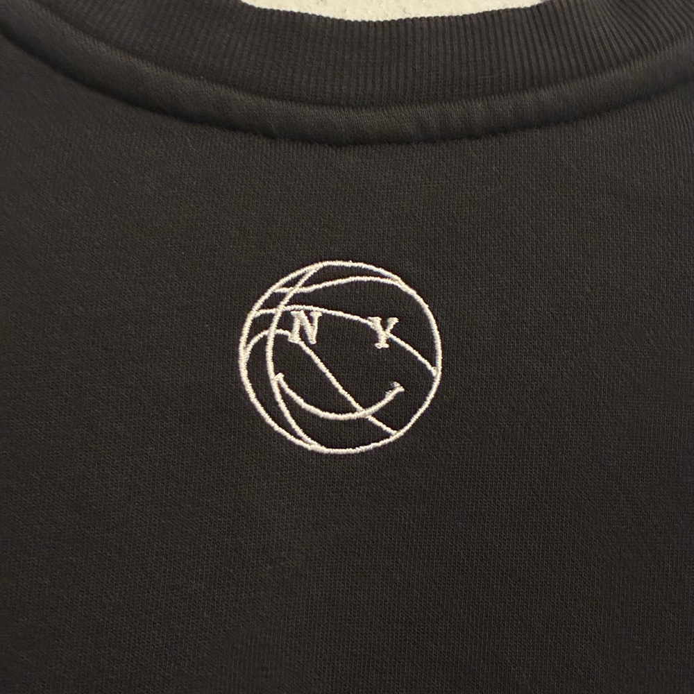 NYON Knicks Black Crewneck Sweater - Picture 7 of 7